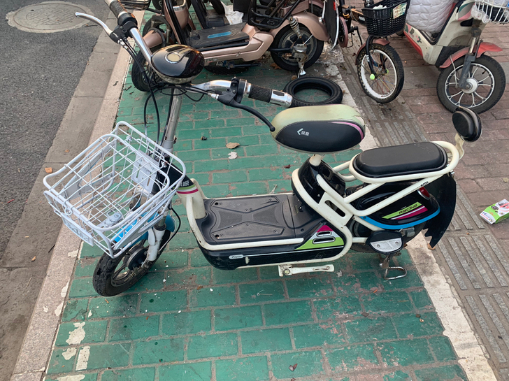 新到一辆绿源电动车;48v12安电池,续航...