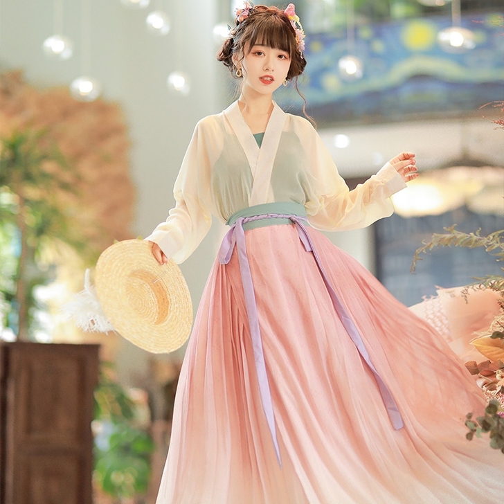 汉服打包1000元发12套大全套，但是依然...