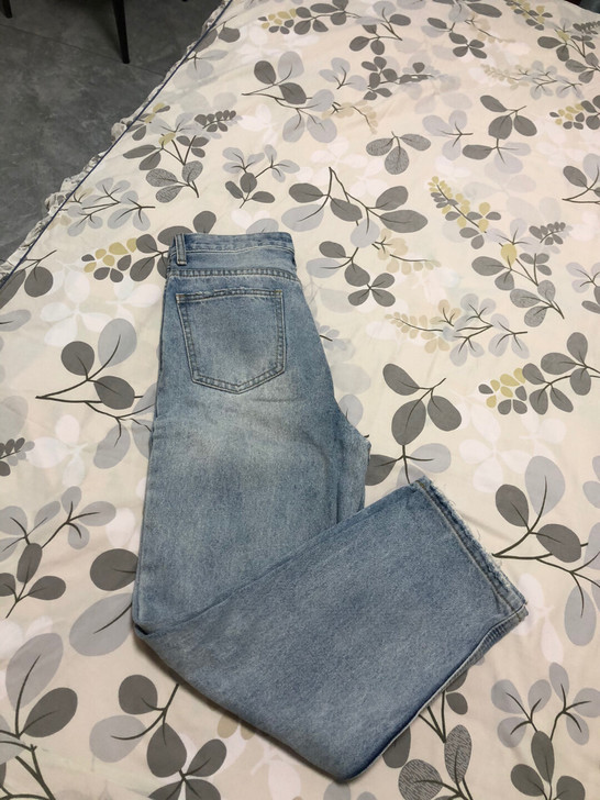 实体店后300 超级喜欢的一条牛仔裤，现在...