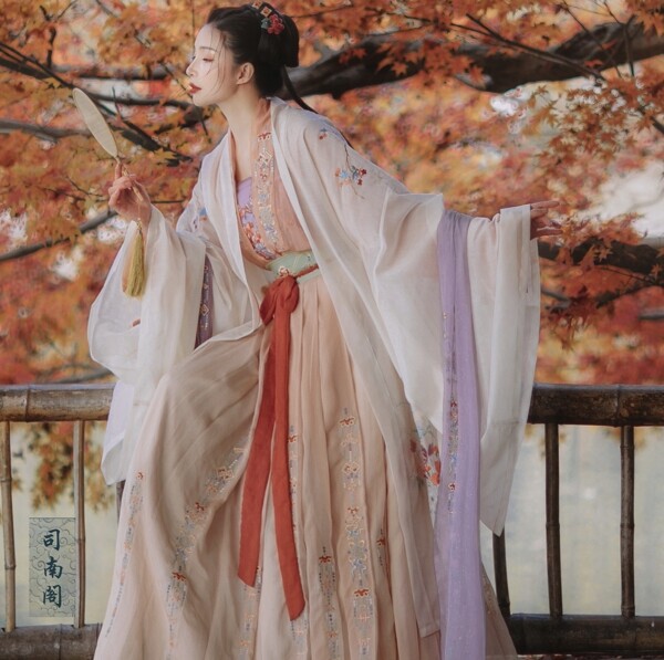 汉服出 租  司南阁 花凰