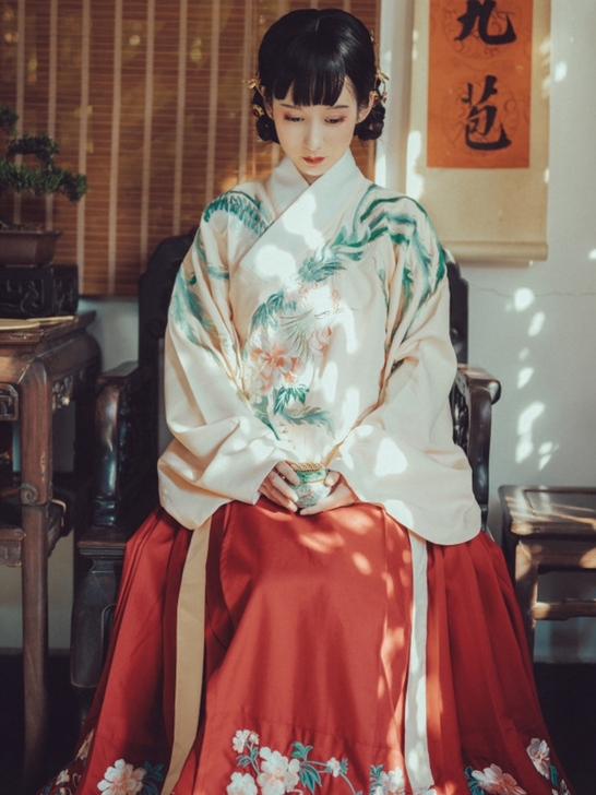 钟灵记《凤来仪》出租 明制汉服