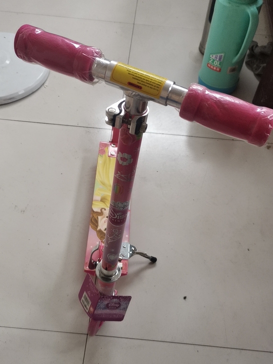 麦斯卡公主2轮车,就是盒子有点旧,在意盒子...