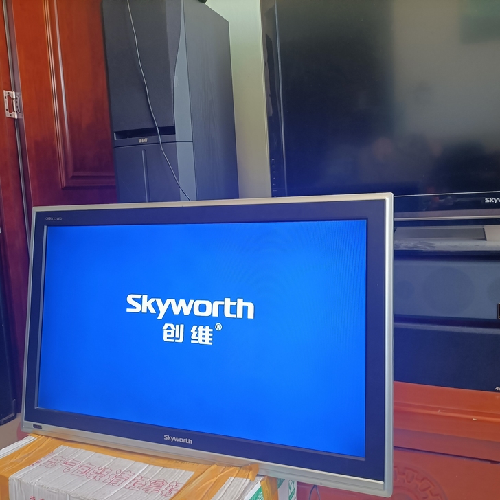 32寸创维酷开液晶电视