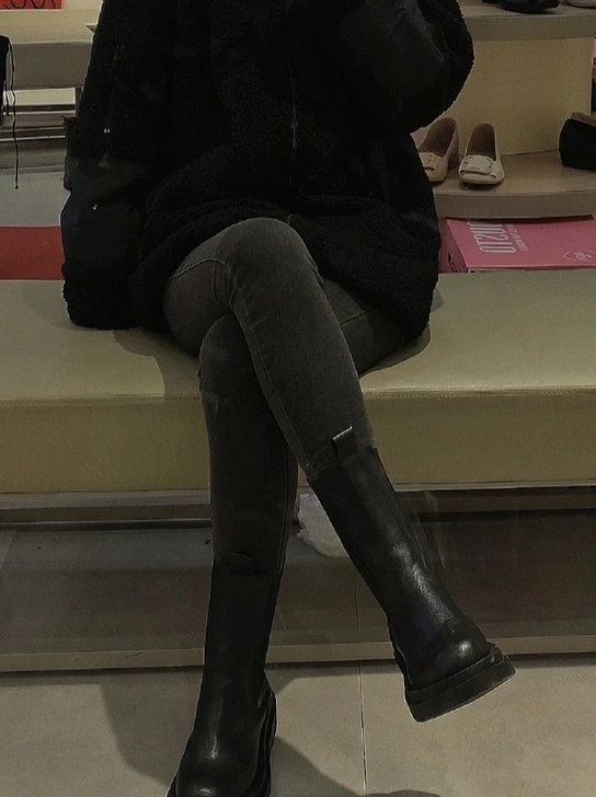 基础款烟灰色直筒休闲牛仔裤