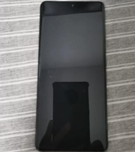 小米12pro顶配，实际用了一个月然后就一...