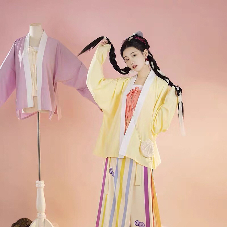 卿如故家宋制全套，飞机袖是后面的紫色，全新...