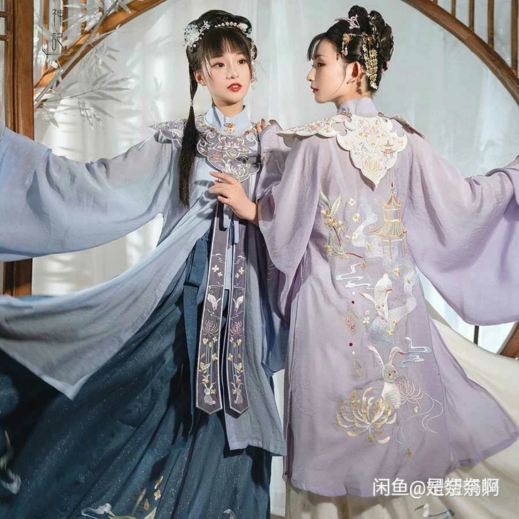 花神记广寒宫，紫白配色的，全套有云肩，穿二...