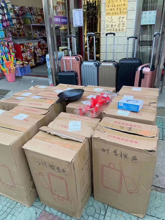 疫情生意难做,行李箱大处理,店里我22寸以...