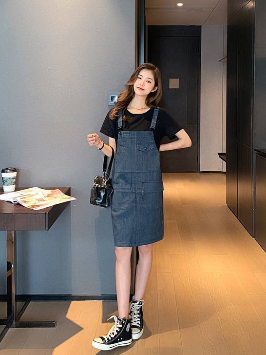 条纹背带裙女夏2021新款洋气减龄连衣裙日...