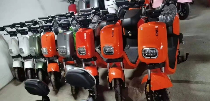 绿源。一线品牌。。装48v20A锂电池。。...