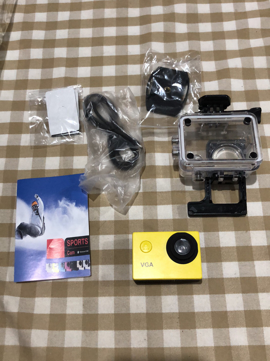 出口运动相机,防水30米,包装有点皱,便宜...