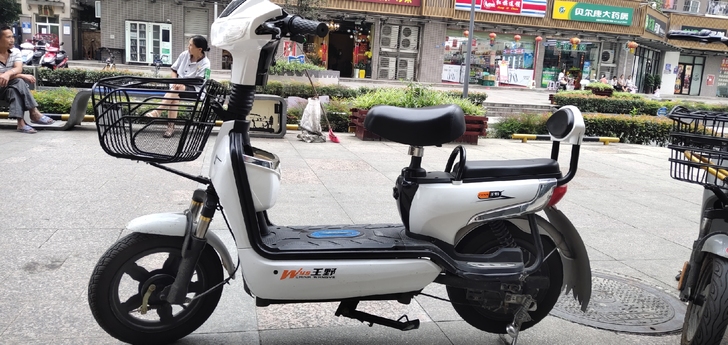 19年6月买的车车，平时开车，偶尔闲逛代步...