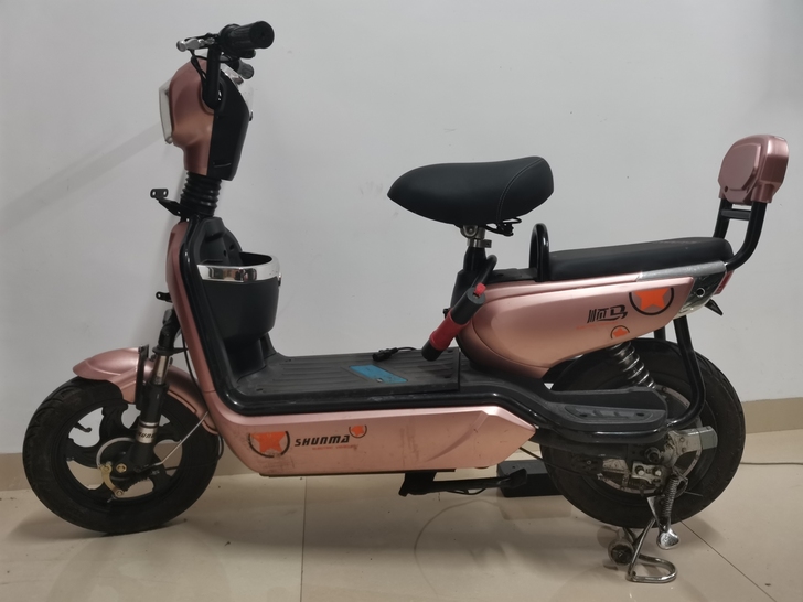 20A电池,能骑30公里左右,马力足,时速...