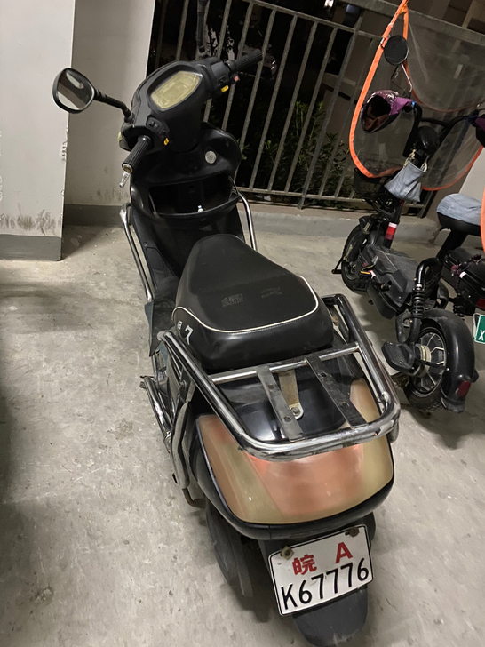 自用绿源电瓶车高续航稳定，全新电瓶，刚换上...