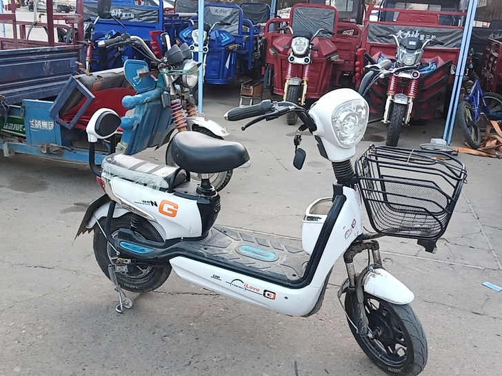 精品二手车，含电池48v12a，600元不...