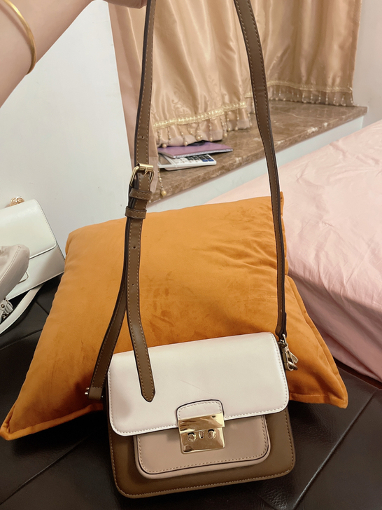 这个就用过3 次 ， 搭衣服很百搭（ 入的...