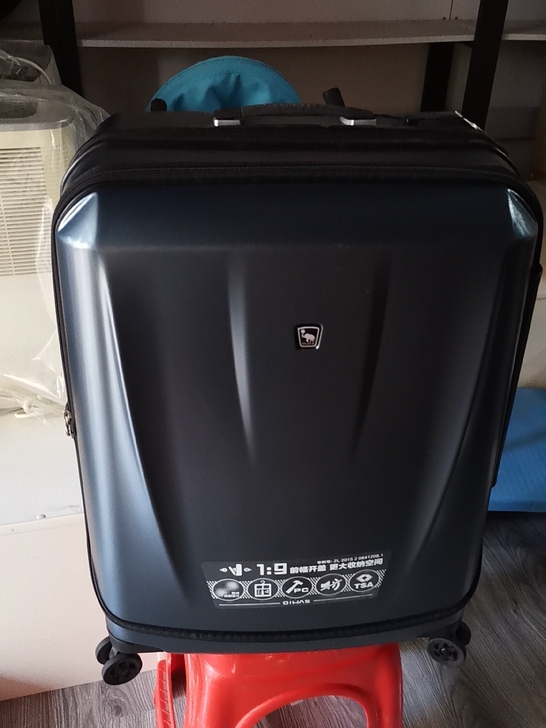 正品爱华仕行李箱24寸，京东售价1089，...