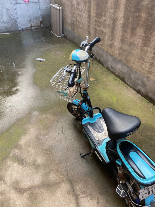 挺新的，宝悦牌子，充满电跑30公里没问题，...