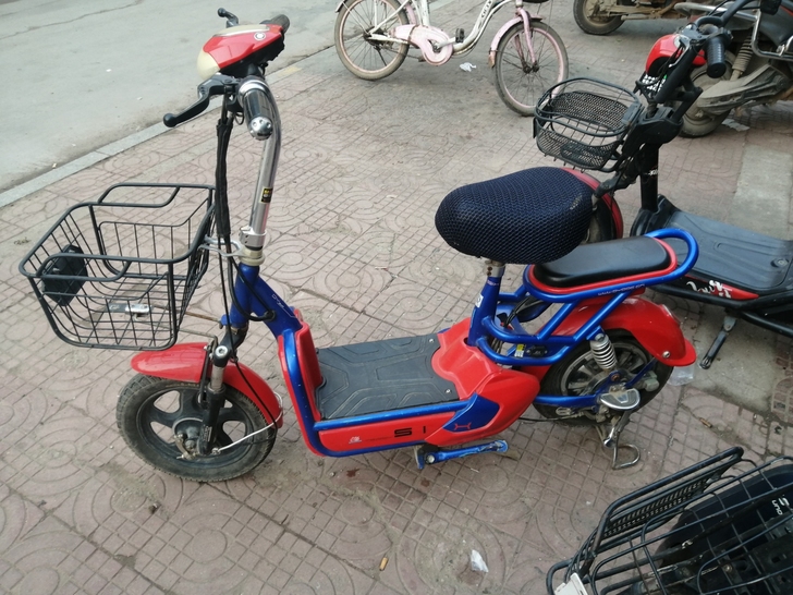 出大阳牌二手电动车，48伏12电瓶，好骑没...