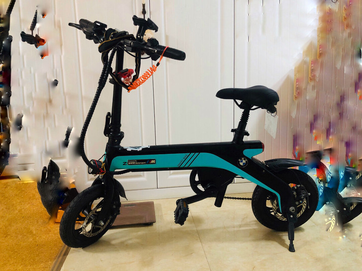 正步超轻镁车架锂电折叠电动自行车