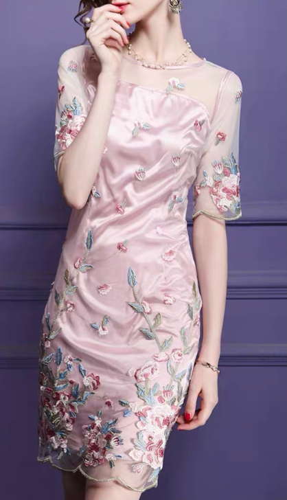 时尚圆领高腰网纱刺绣包臀一步裙，只穿过一次...