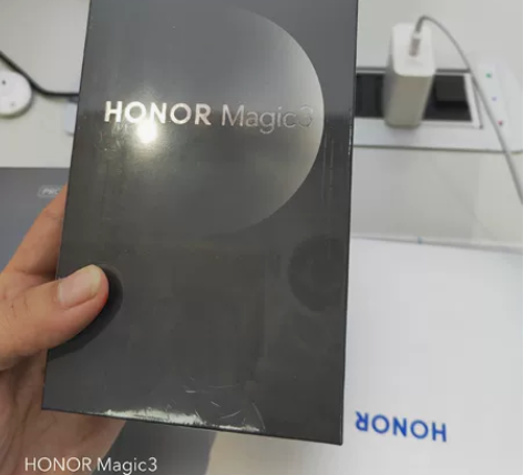 出两台全新未拆封 未激活荣耀magic3p...