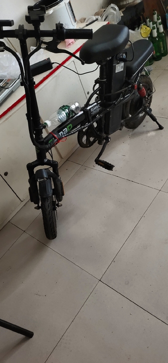 德国名顶代驾折叠电动车，使用不到一年，9成...