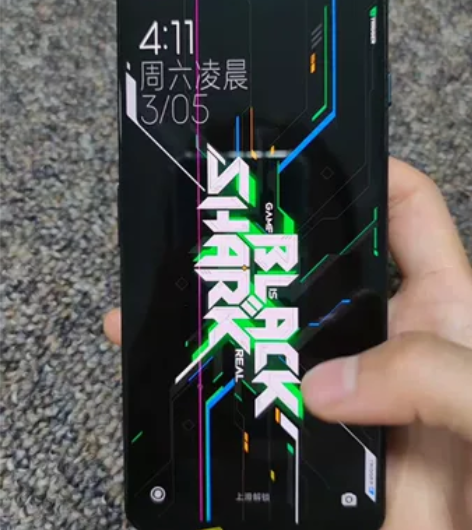 黑鲨4，12GB+128GB，送快充充电头...