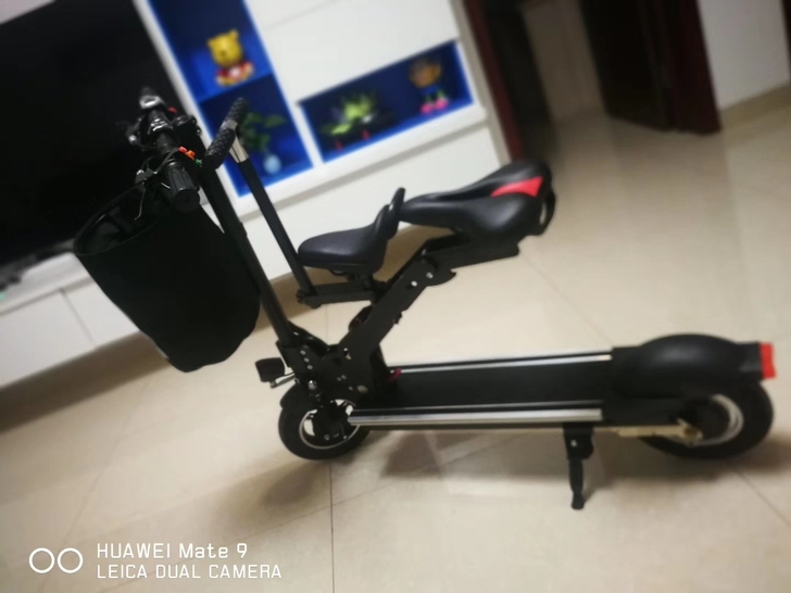 电动自行车，小巧精致轻便，可随意穿梭于大街...