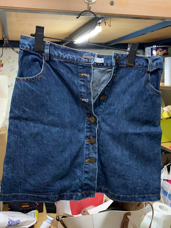 A字包臀裙,线下实体店购入,腰围79 ㎝