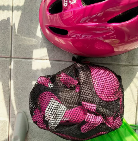 迪卡侬儿童头盔和护膝，护肘，9成新，头盔4...