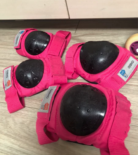 迪卡侬实体店购入的滑轮鞋，就上迪卡侬课用了...