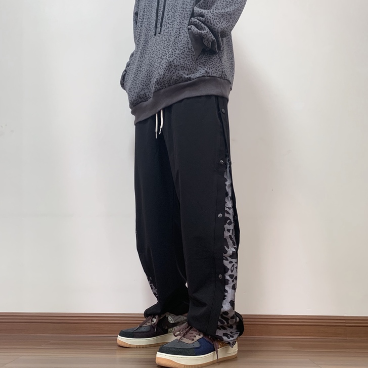 烦恼的Octopus 潮牌纽扣豹纹拼接长裤...