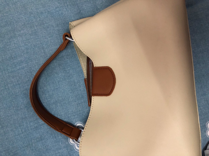 处理一批包包，出去旅游时买的，能装很多东西...