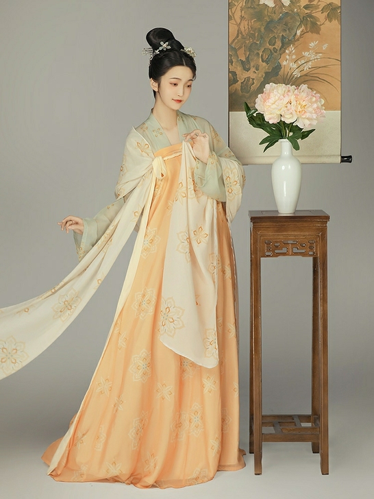 汉服出租，全新，吊牌还在，正