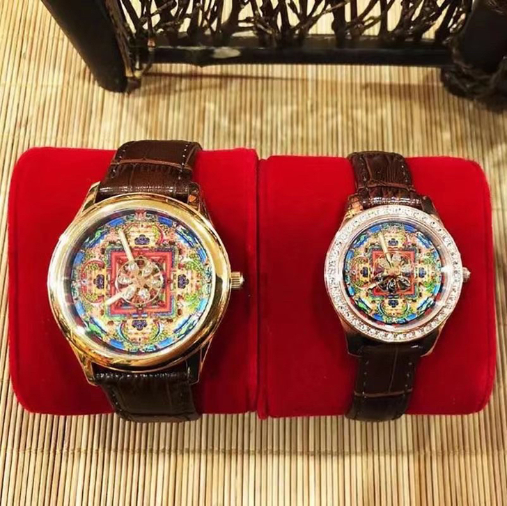 此款【祥时轮】转经佛表是由时轮金刚坛城为背...