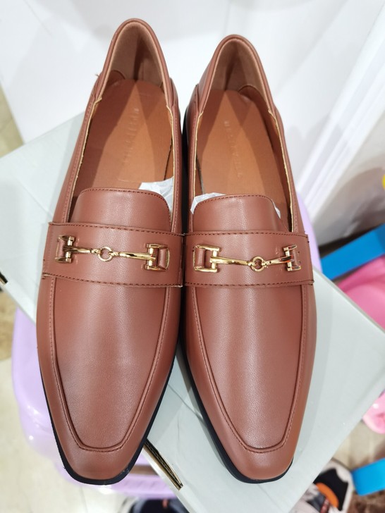 清一双全新砖红色单鞋码数：38码，原价15...