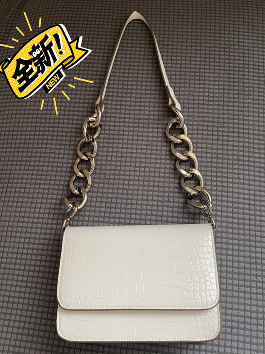 纯白色链条包  实体店购入