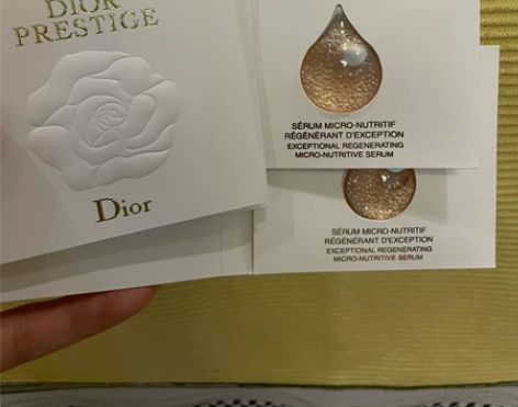 迪奥花蜜精华1ml*3 一份三片，40一份...