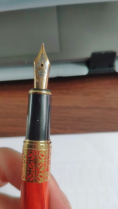 高端实木清华北大纪念钢笔原价168元，现在...