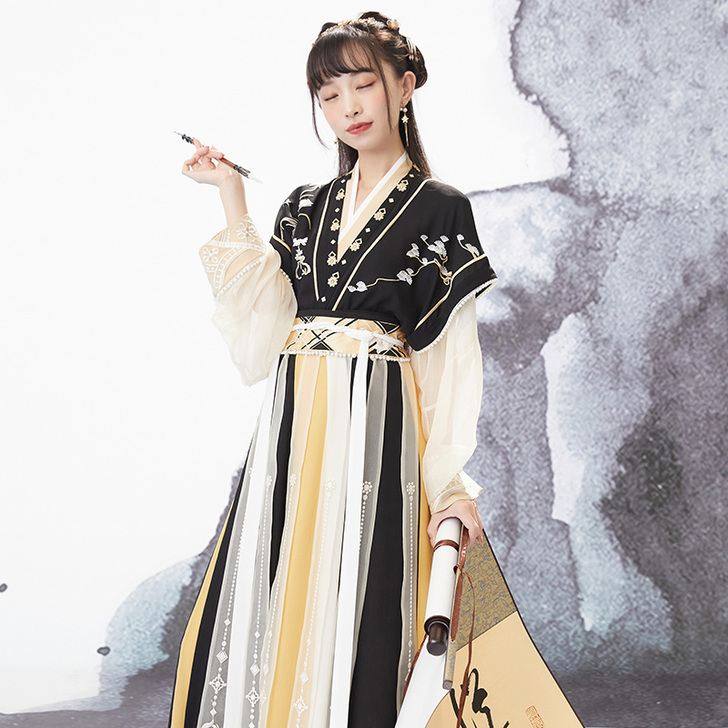 【十三余 小豆蔻儿】[千金墨]绣花对襟一片...