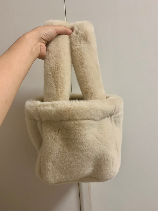 韩国买的毛毛包,一次没背过