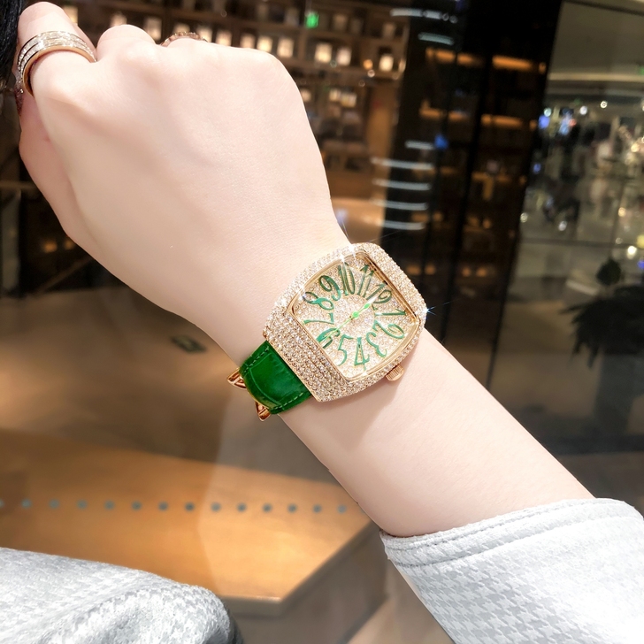 手表，9新，包装都在