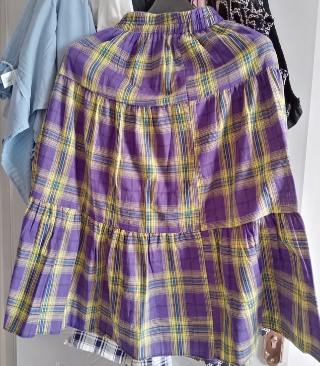 紫色格子半身裙,棉麻质感,几乎全新,有喜欢...