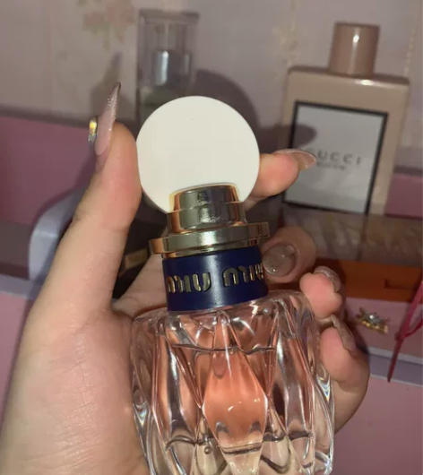 miumiu缪缪粉漾香水 几乎全新  只喷...