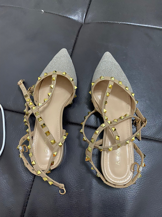 39码数高跟鞋钻35元两双包邮