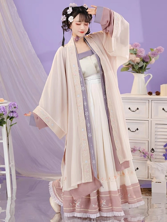 求购清梳芳华汉服长衫套装