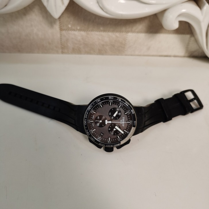 去年十月份入手，走时准，发票，包装盒全新，...