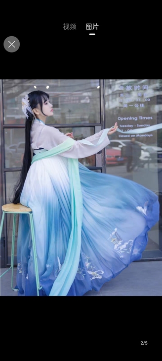 下裙xs ，上衣是湘灵码数L