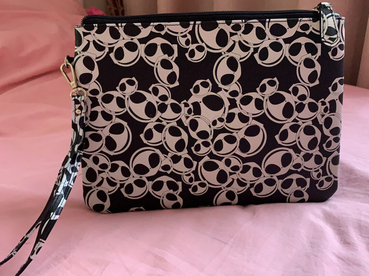 潮牌手包，手感非常好，在西单商场买的，用过...